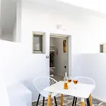 Ione Apartment *