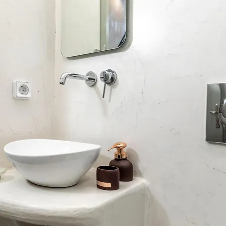 Ione Apartment